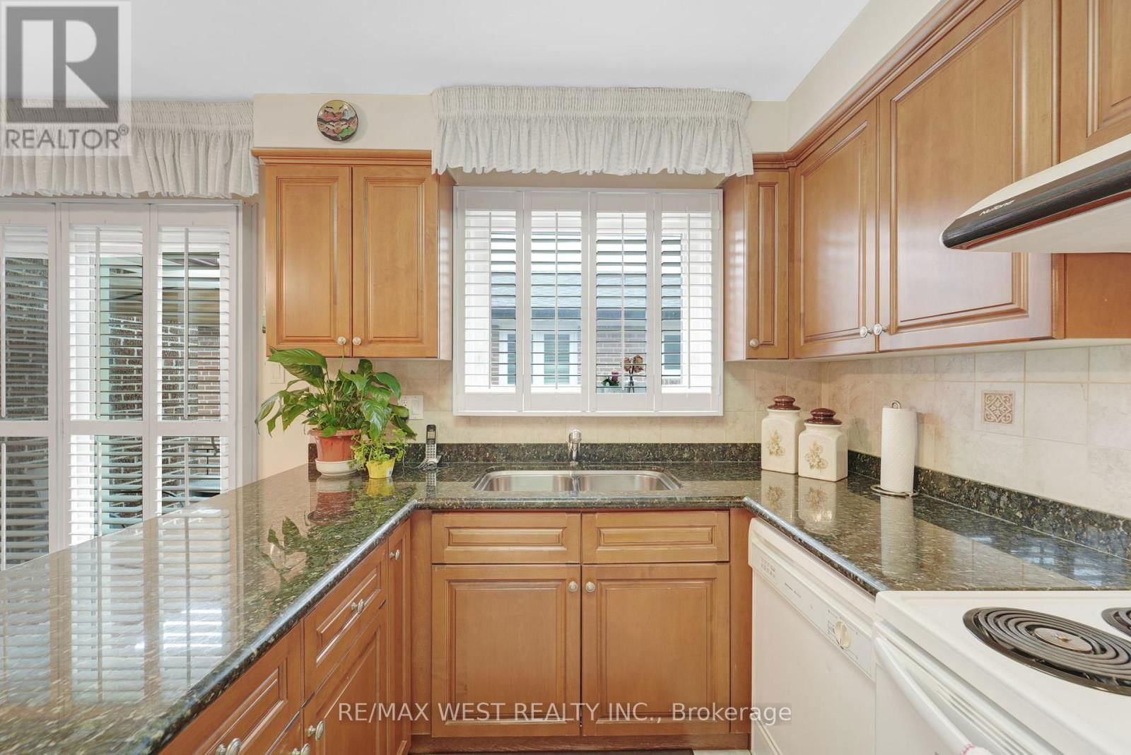 40 WINDSOR ROAD Image 14