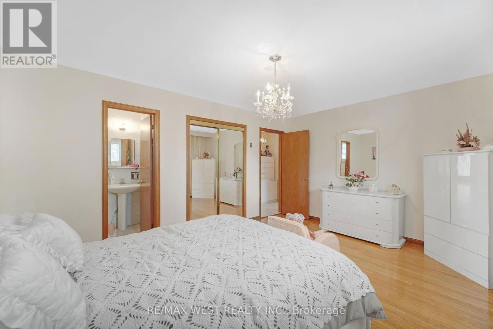 40 WINDSOR ROAD Image 17