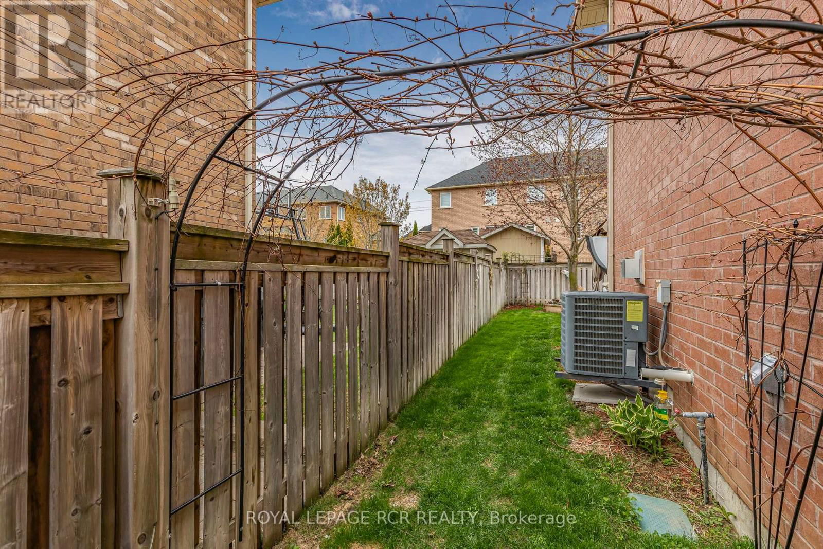 2 LITTLEBROOK LANE Image 37