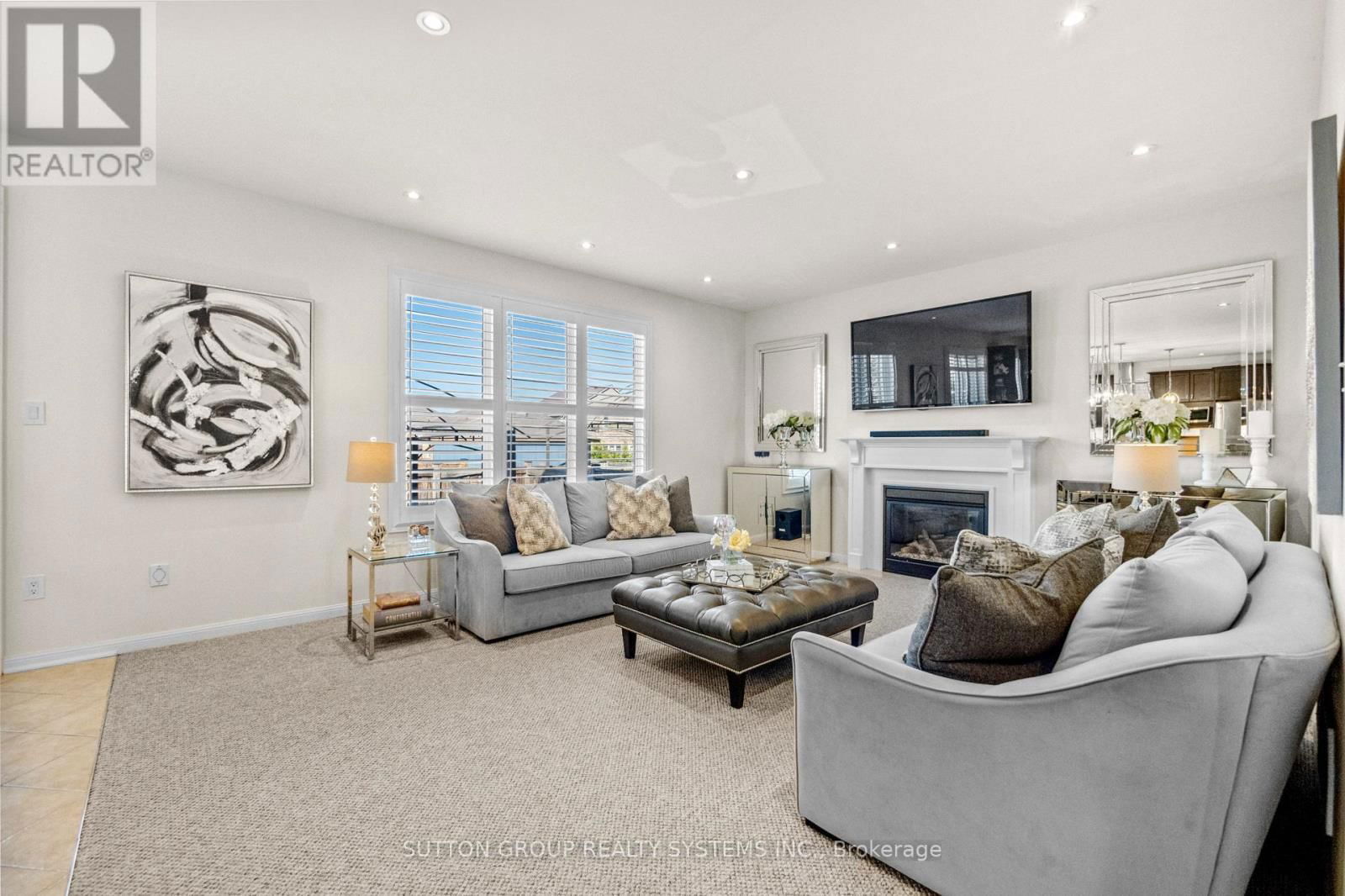 925 DICE WAY Image 1