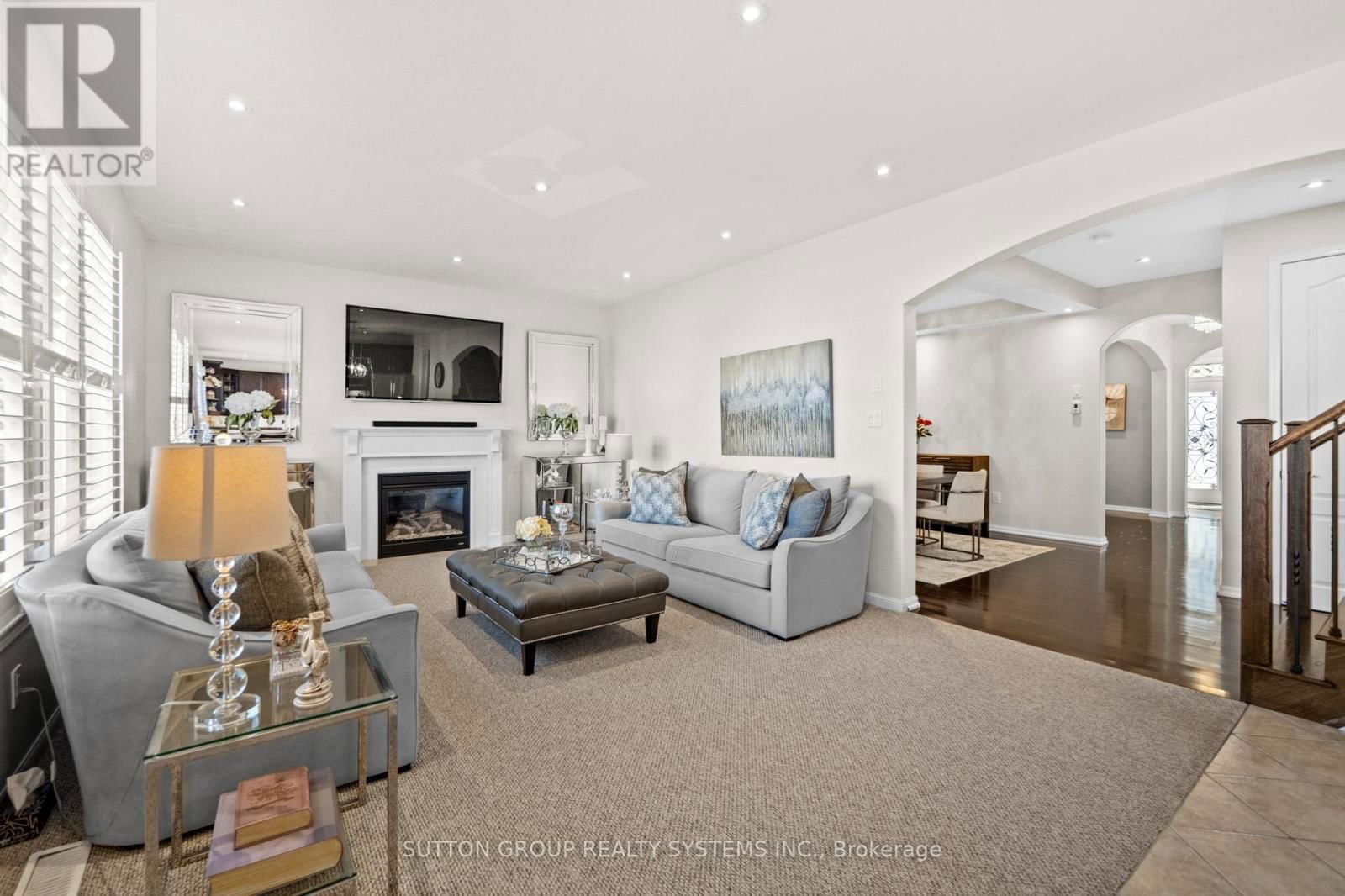 925 DICE WAY Image 11