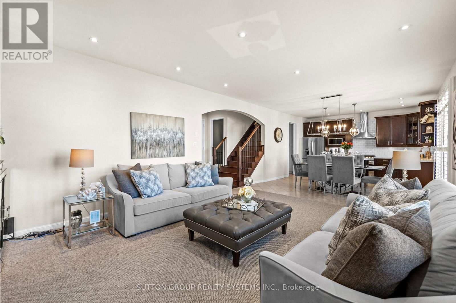 925 DICE WAY Image 12