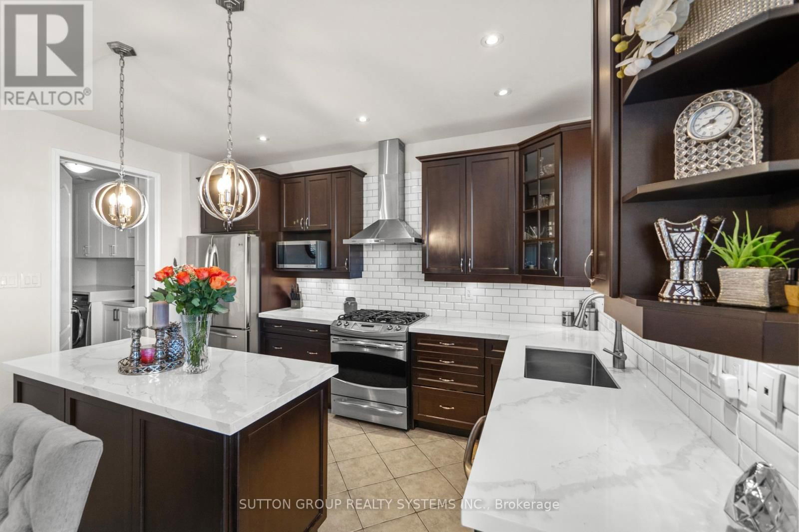 925 DICE WAY Image 16