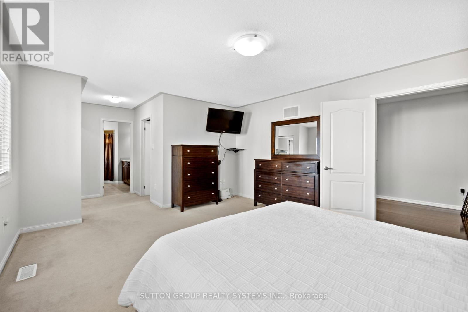 925 DICE WAY Image 24