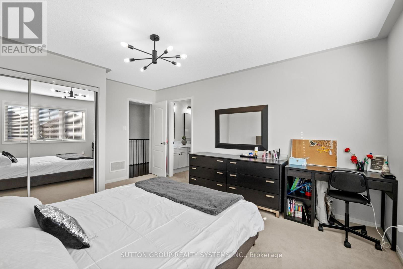 925 DICE WAY Image 27