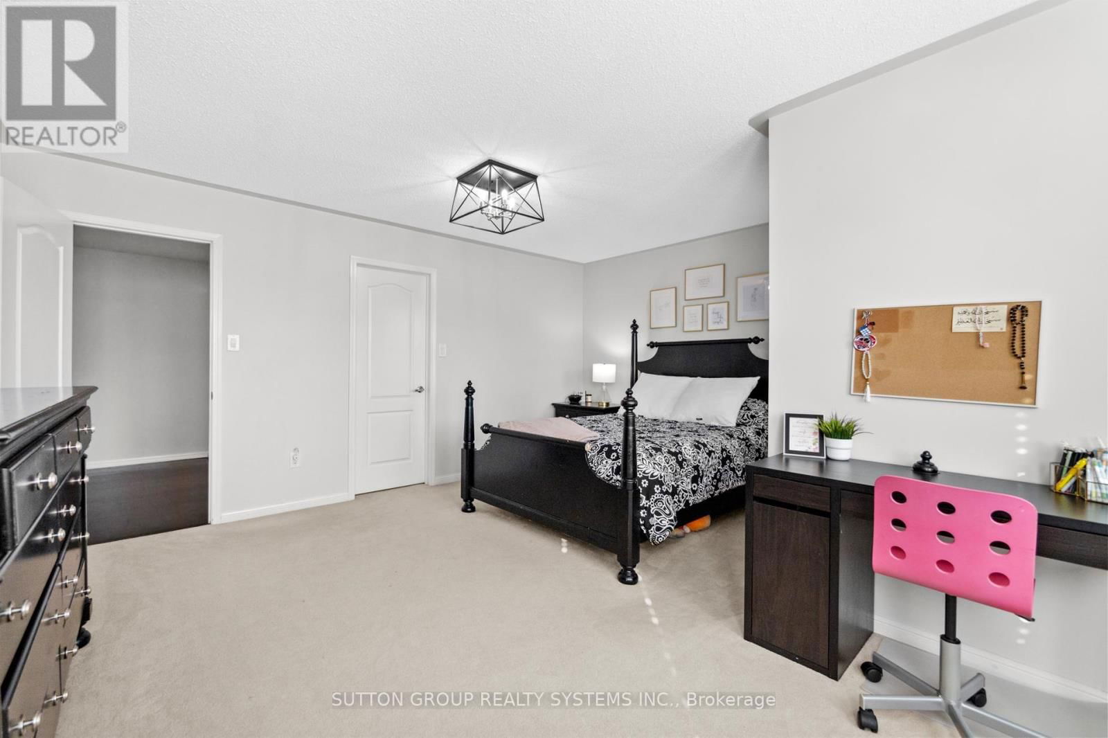925 DICE WAY Image 30