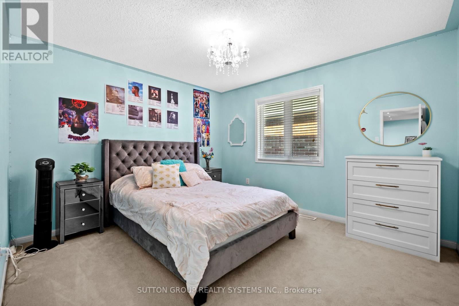 925 DICE WAY Image 32