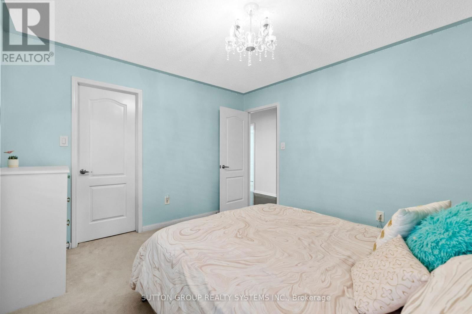 925 DICE WAY Image 33