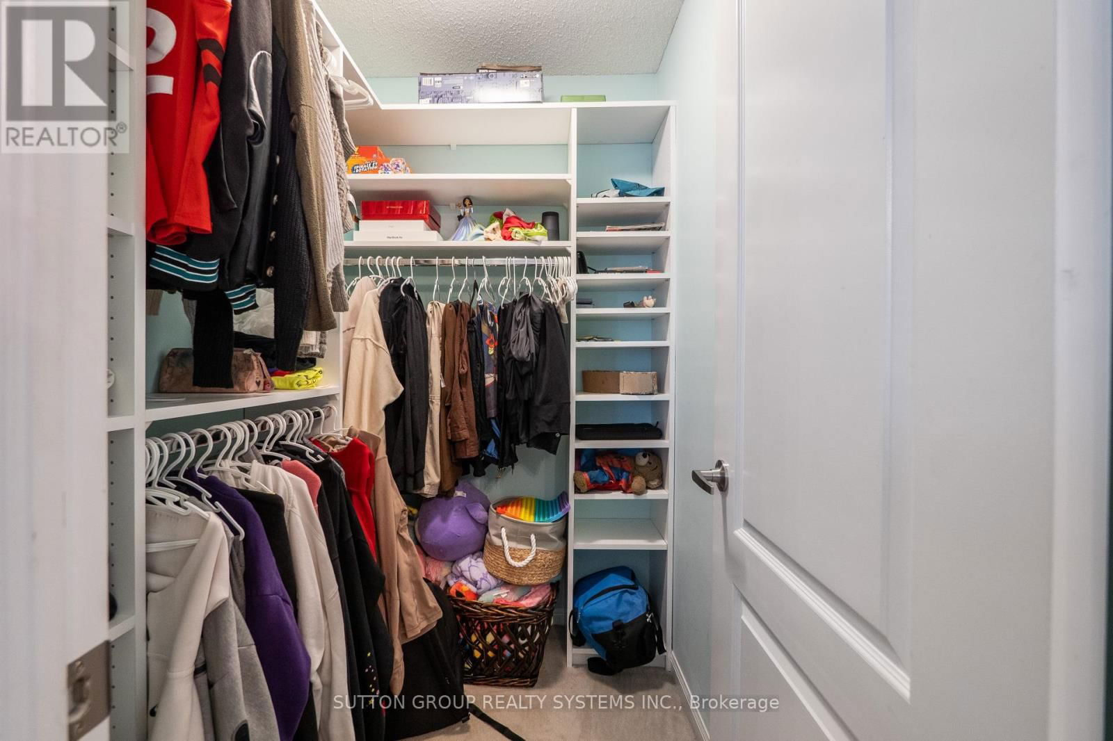 925 DICE WAY Image 34