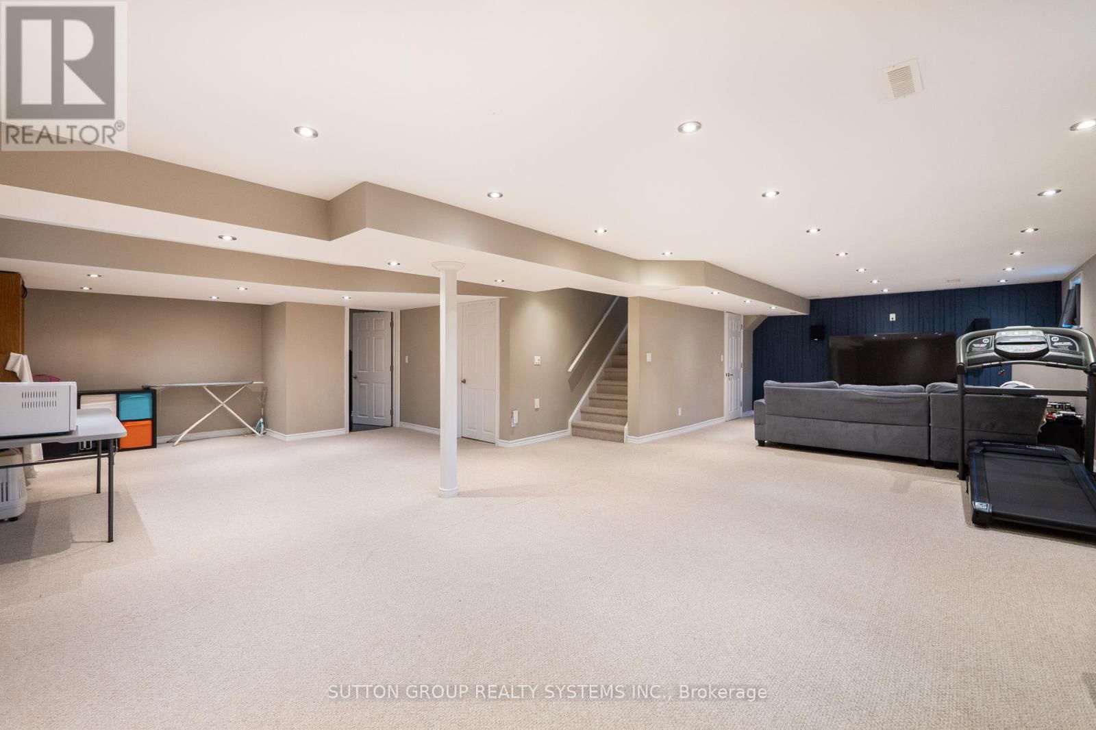 925 DICE WAY Image 35