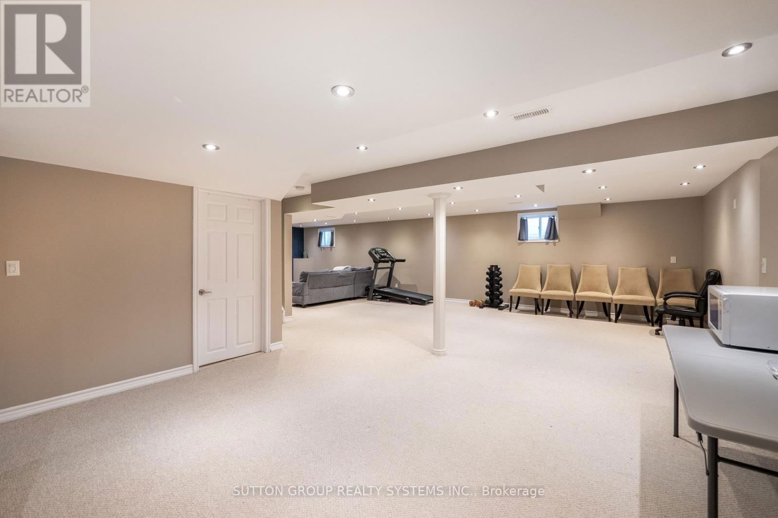 925 DICE WAY Image 36