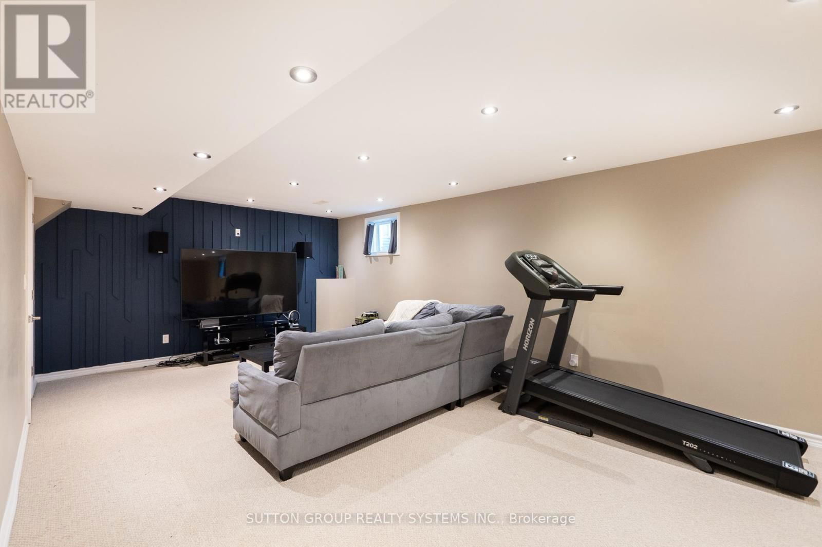 925 DICE WAY Image 37