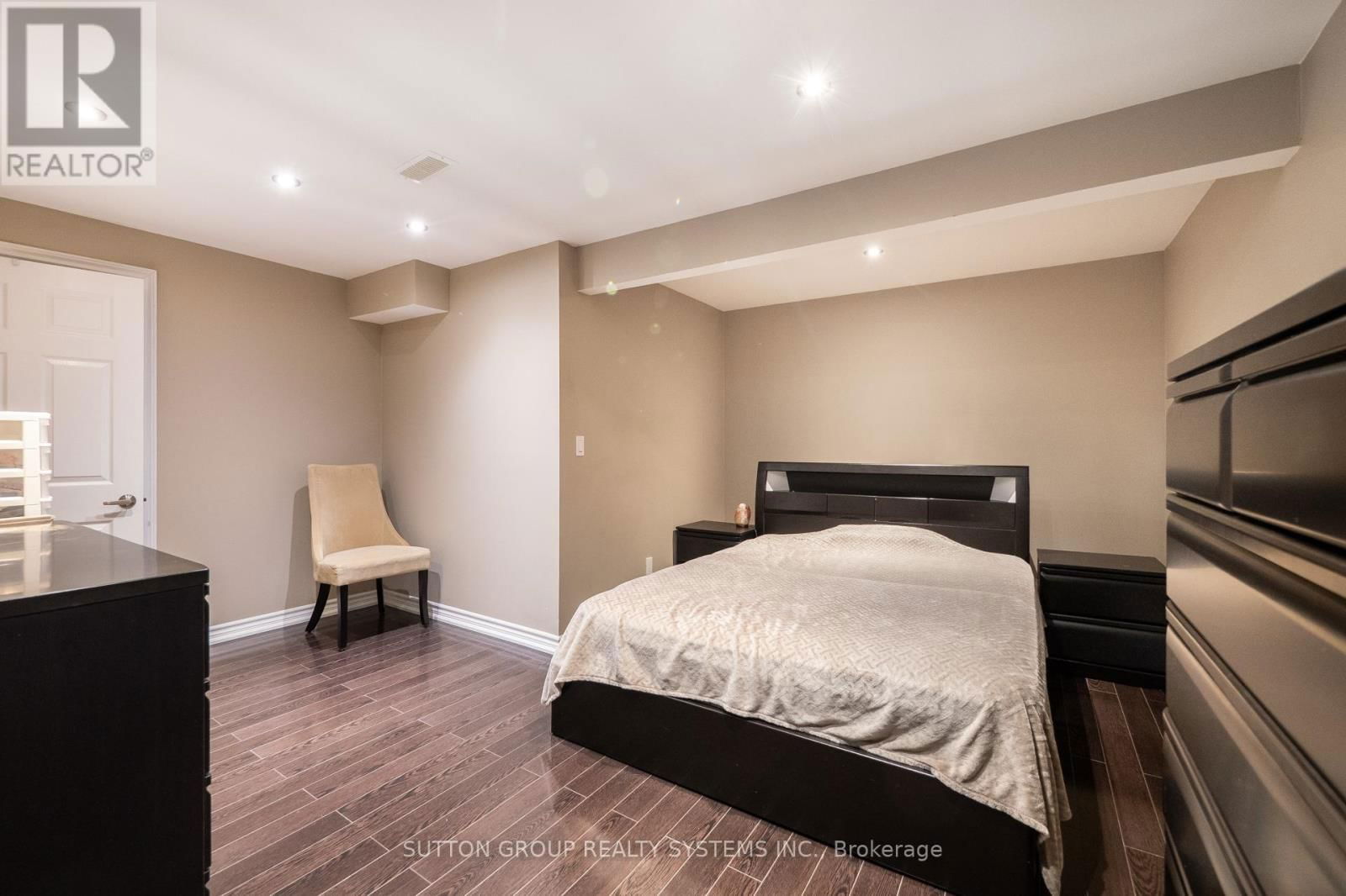 925 DICE WAY Image 38