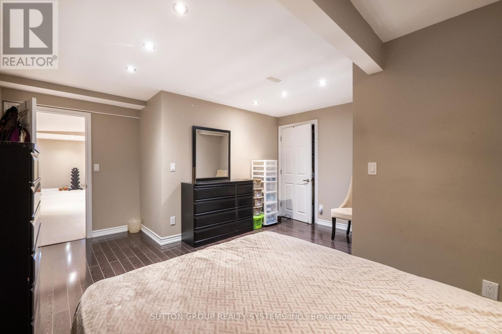 925 DICE WAY Image 39