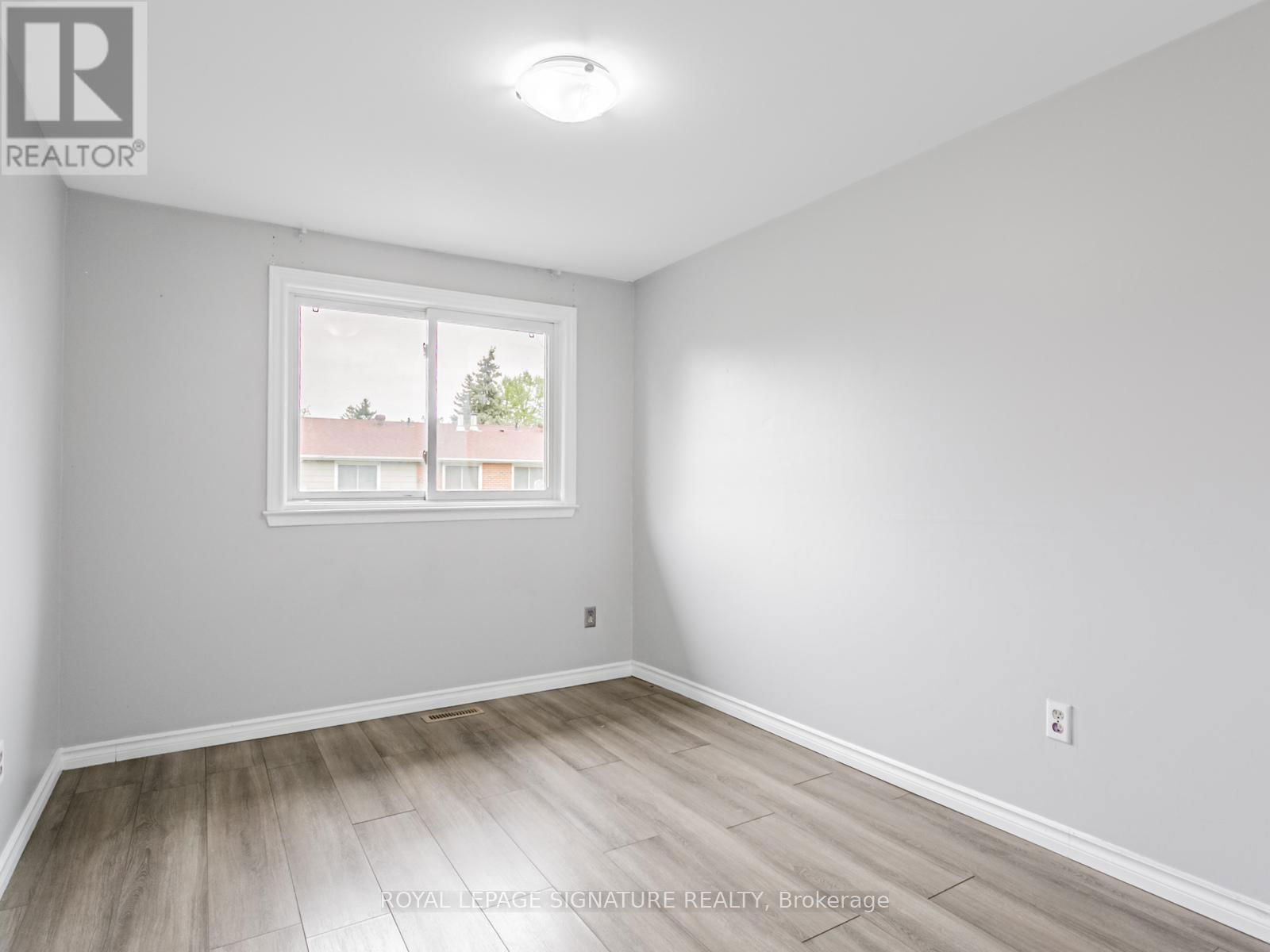 76 - 215 MISSISSAUGA VALLEY BOULEVARD Image 21