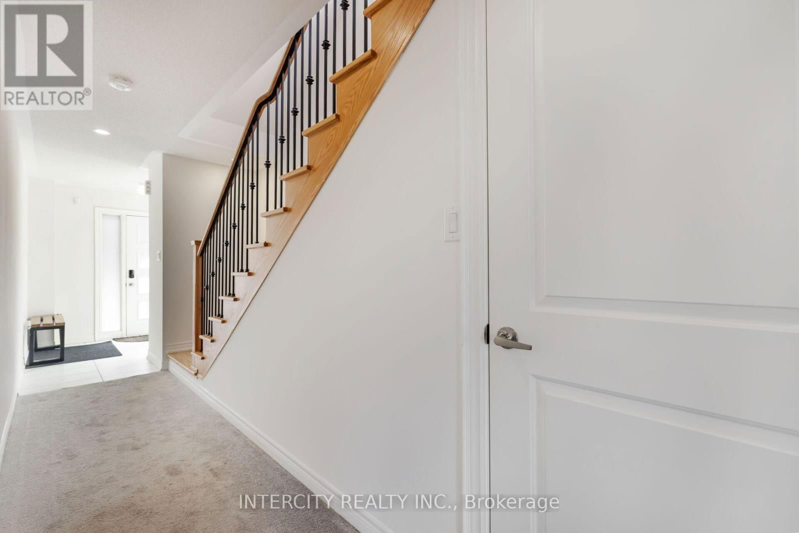 19 QUEENPOST DRIVE Image 12