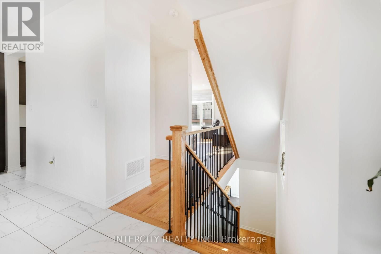 19 QUEENPOST DRIVE Image 22