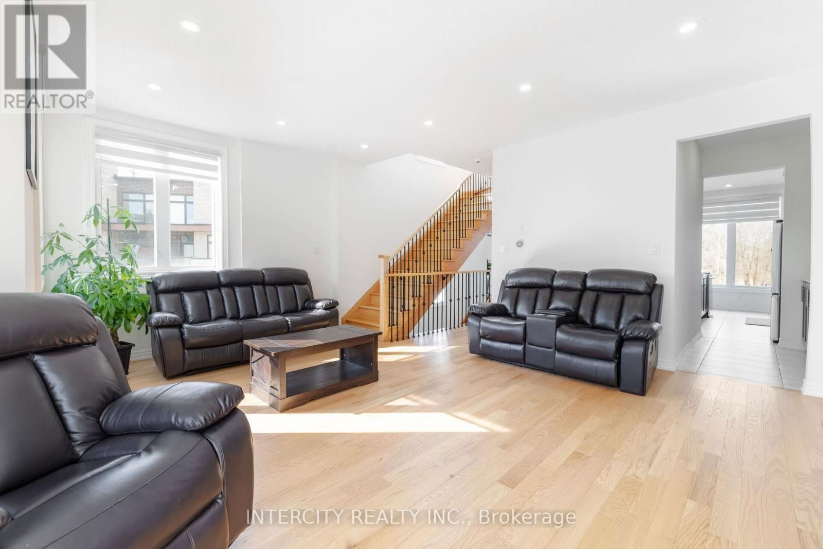 19 QUEENPOST DRIVE Image 25