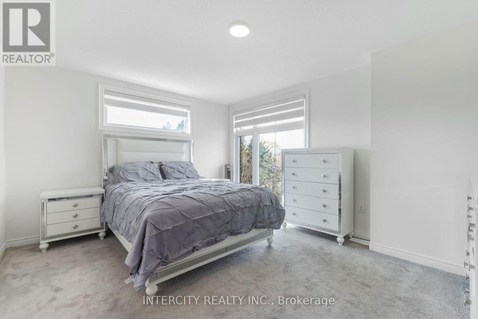 19 QUEENPOST DRIVE Image 32