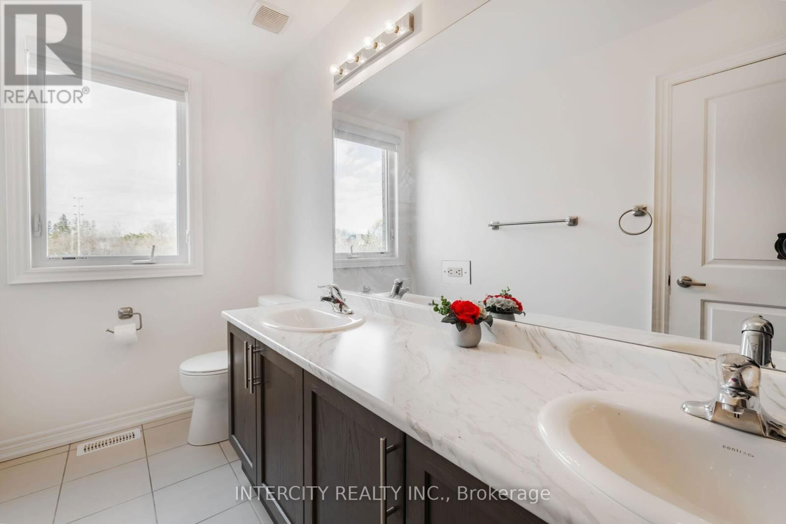 19 QUEENPOST DRIVE Image 35