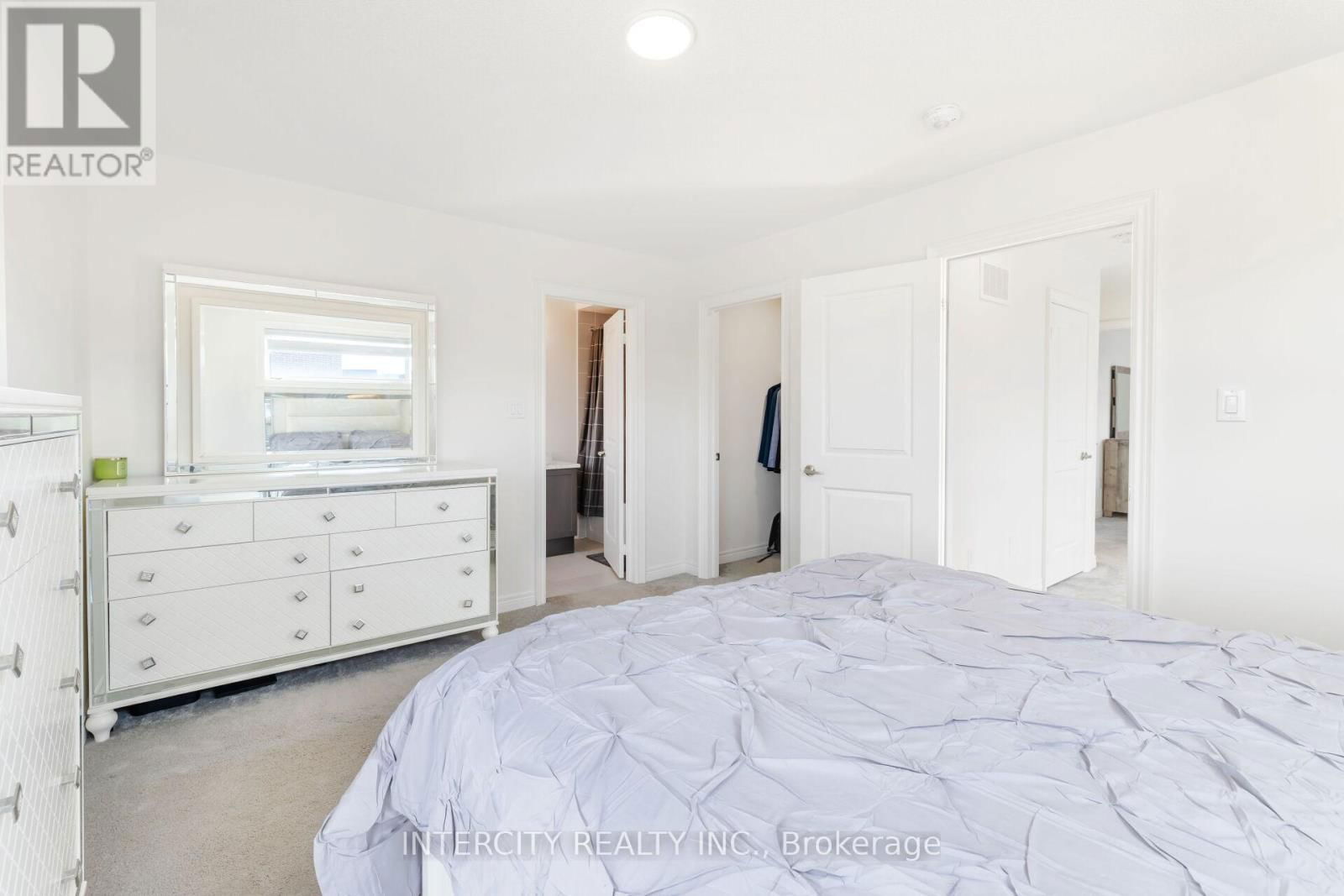 19 QUEENPOST DRIVE Image 36