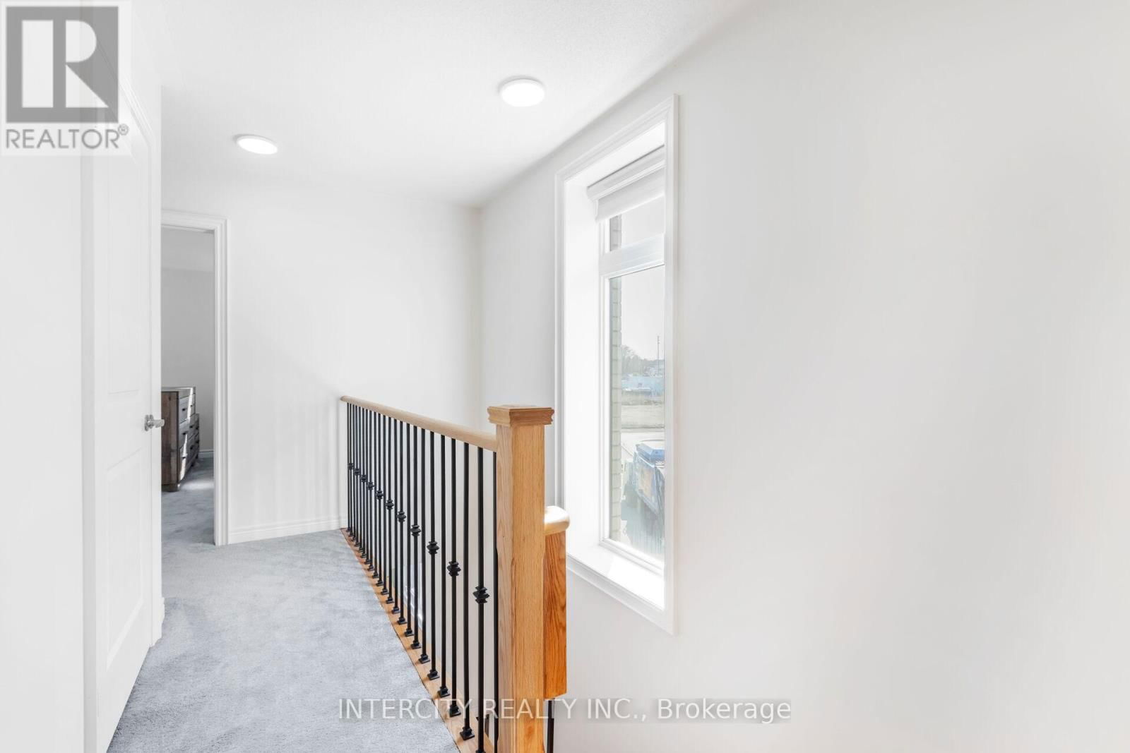 19 QUEENPOST DRIVE Image 37