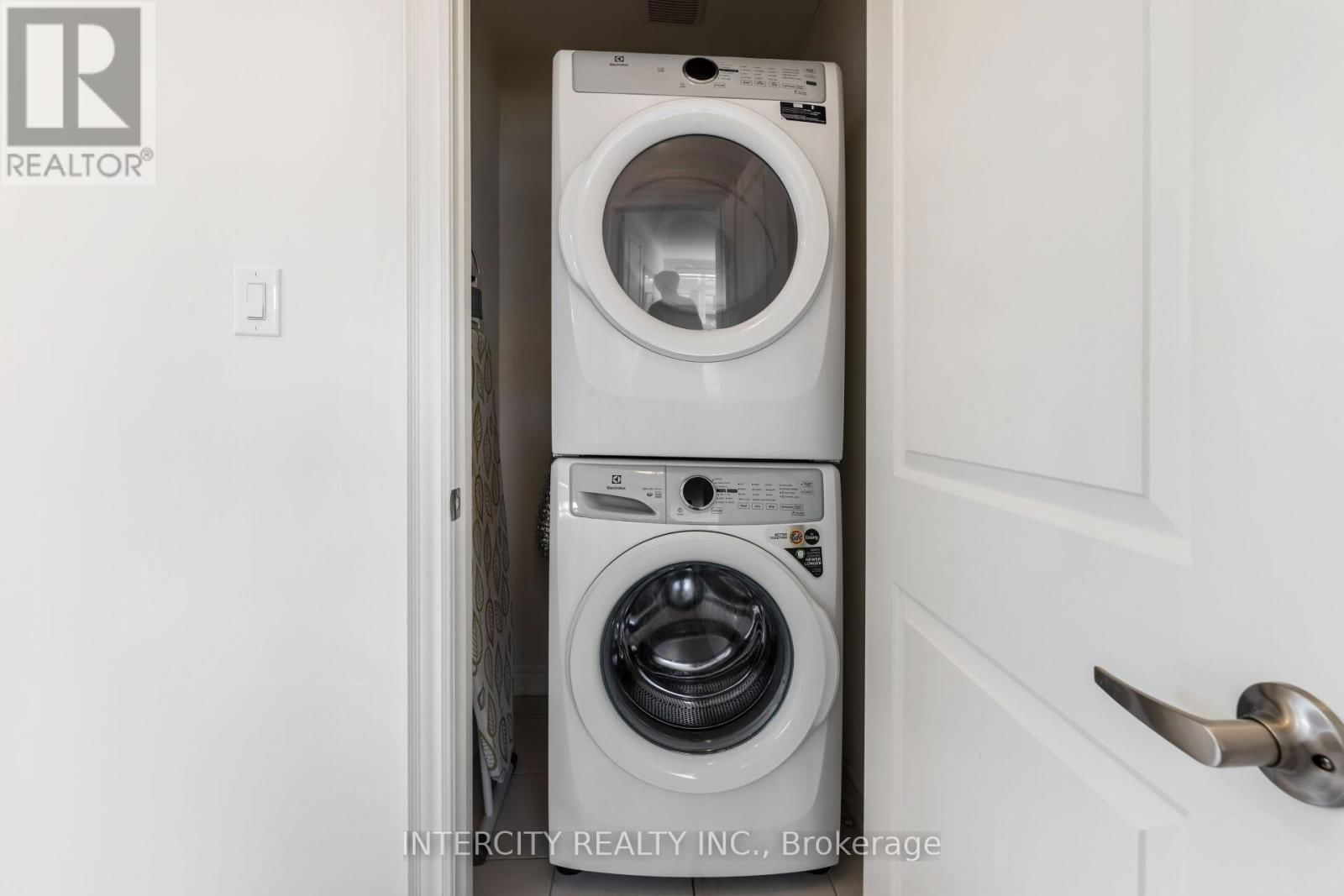 19 QUEENPOST DRIVE Image 46