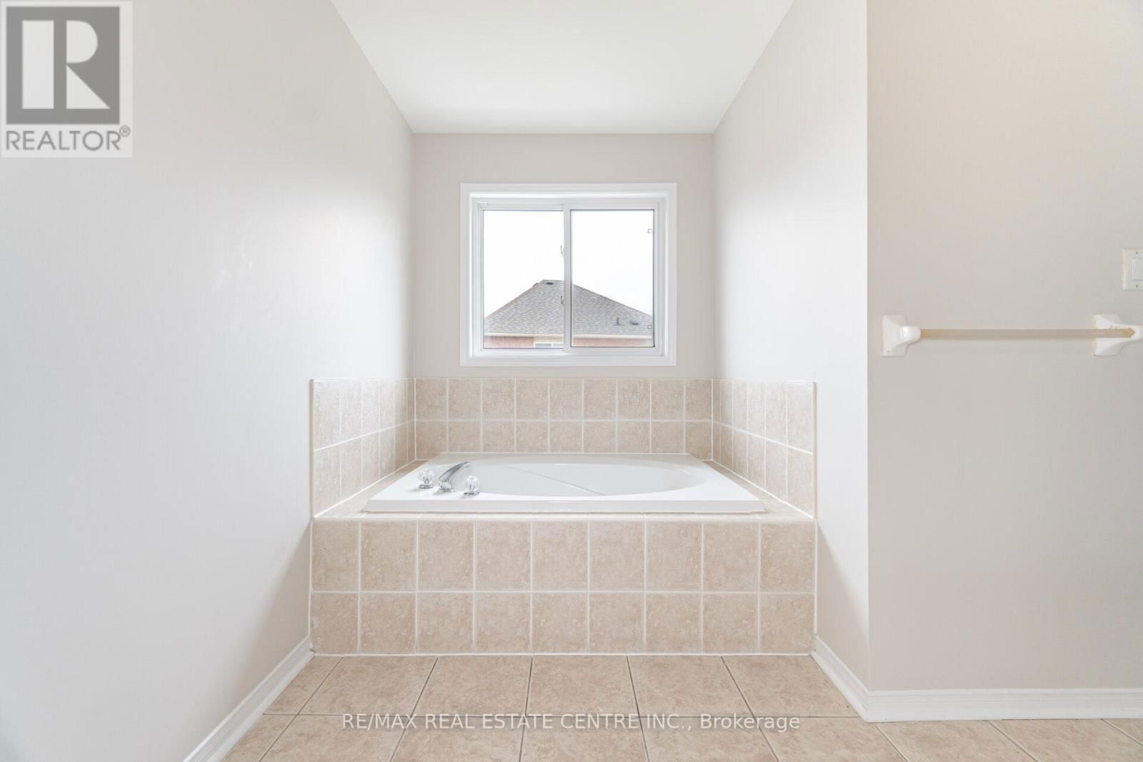 16 MISTYCREEK CRESCENT Image 31