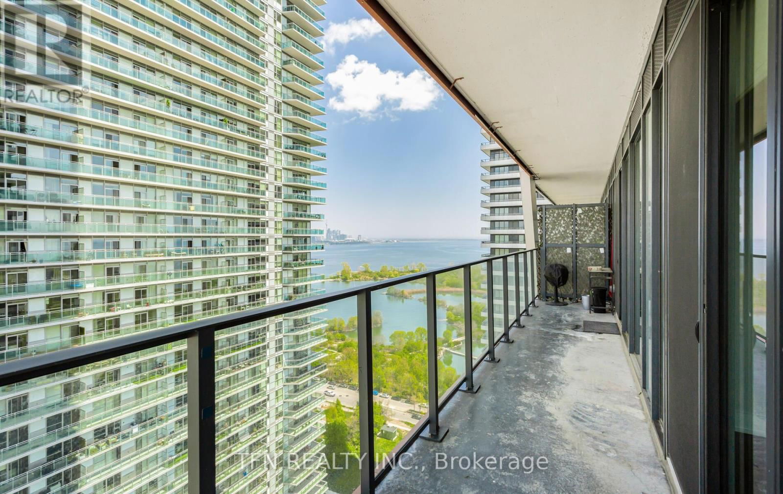 2213 - 30 SHORE BREEZE DRIVE Image 12
