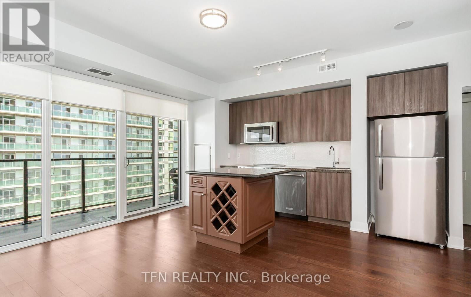 2213 - 30 SHORE BREEZE DRIVE Image 3