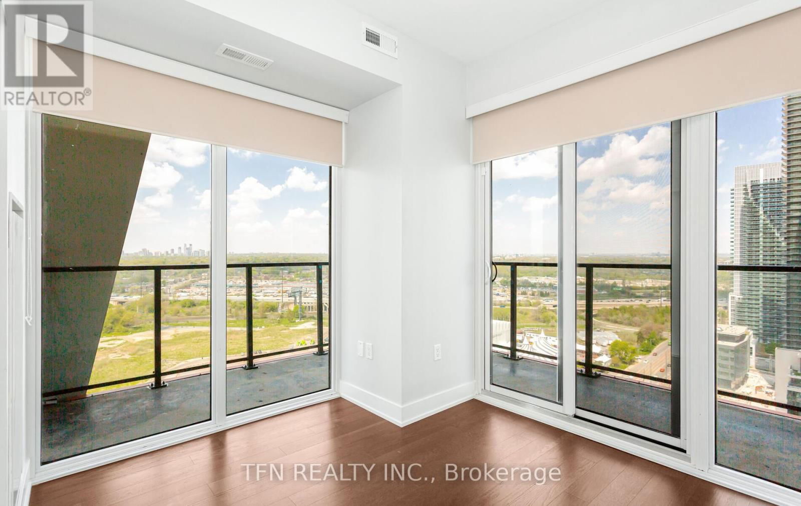 2213 - 30 SHORE BREEZE DRIVE Image 8