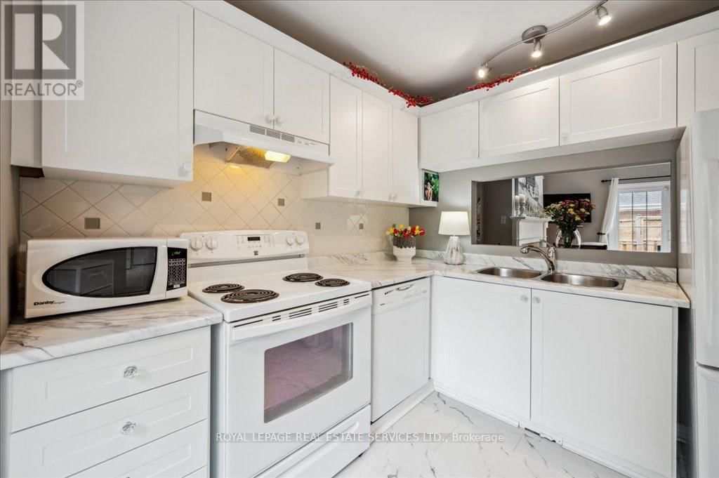 15 - 1275 MAPLE CROSSING BOULEVARD Image 9