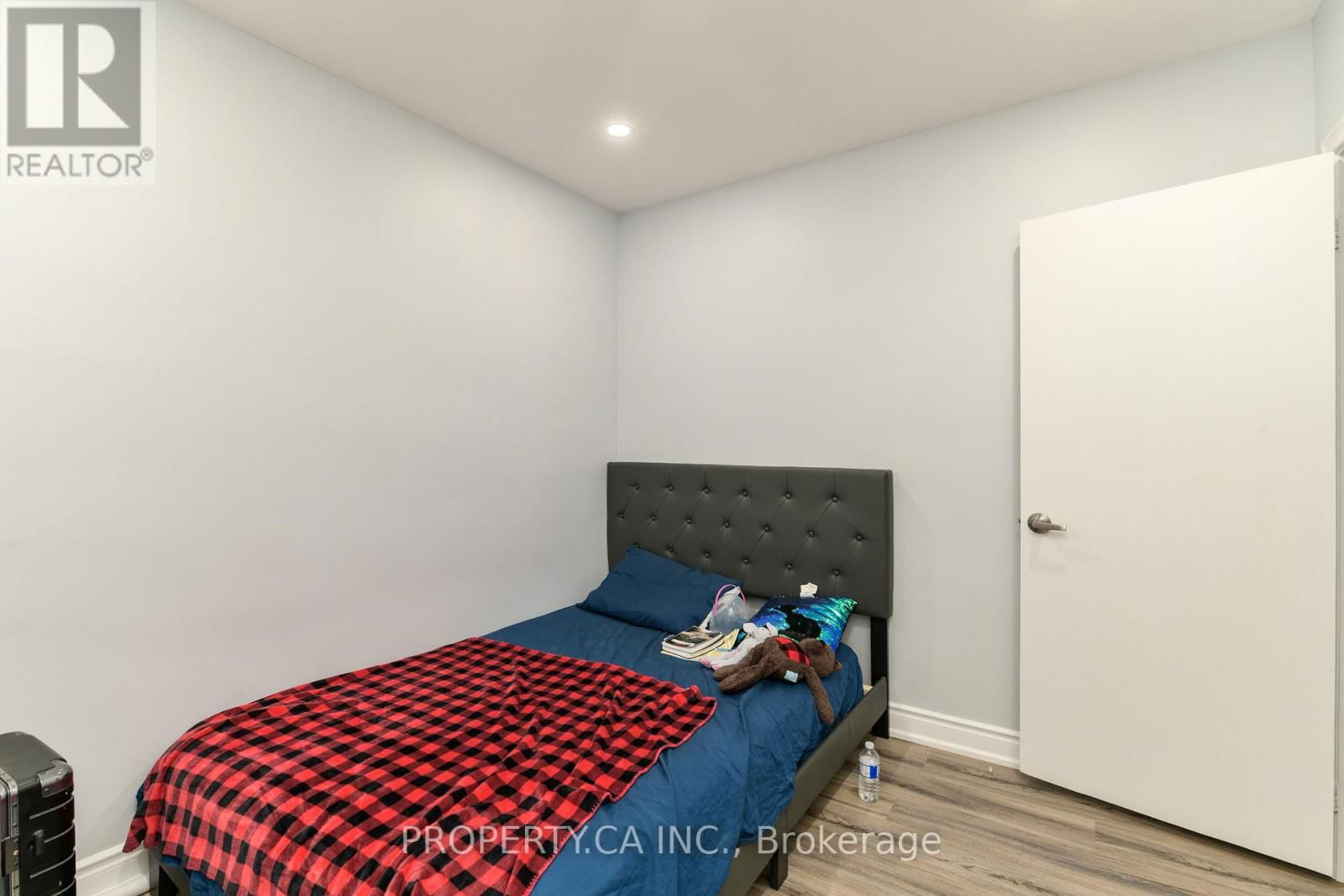 2 - 749 MARLEE AVENUE Image 17