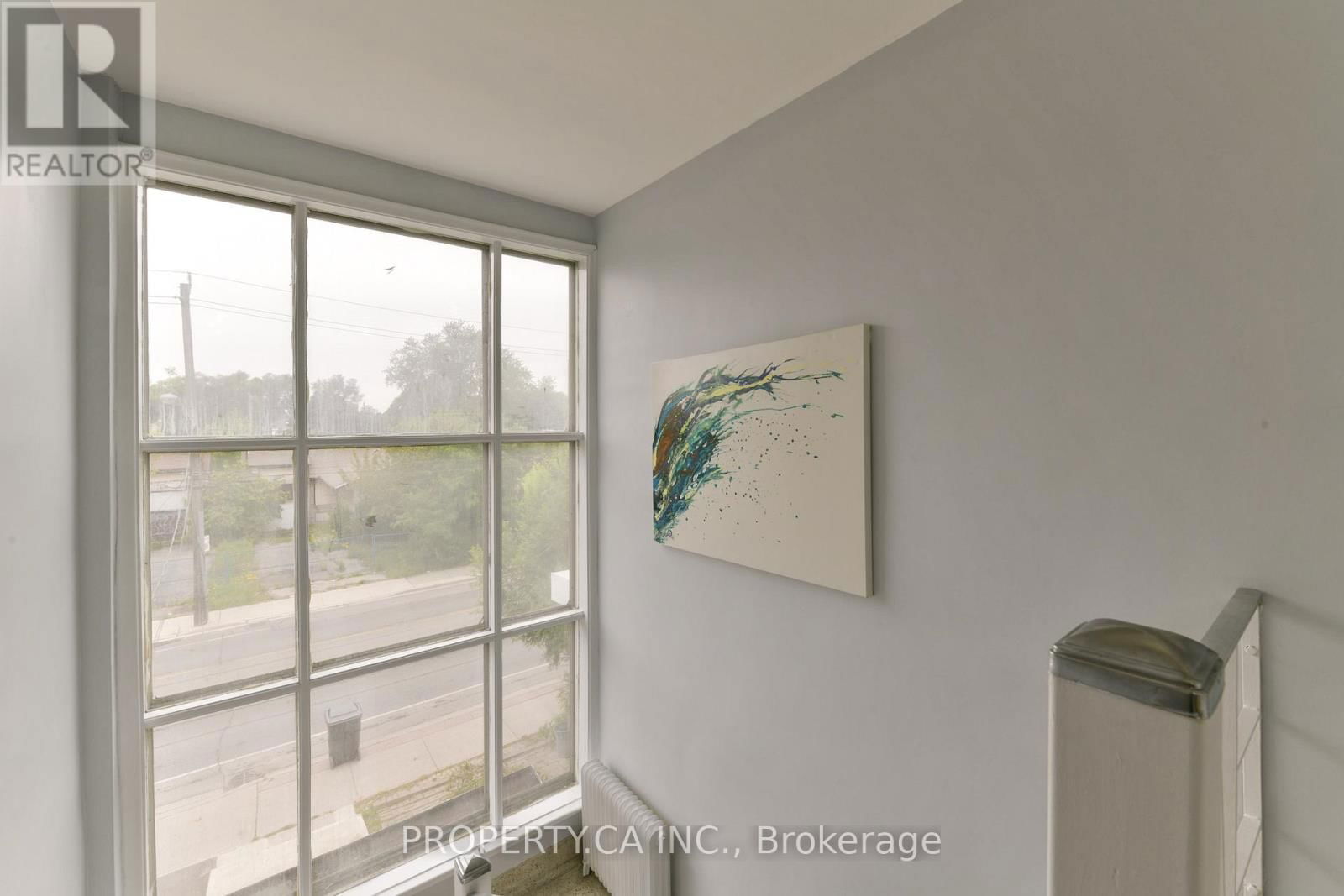 2 - 749 MARLEE AVENUE Image 5