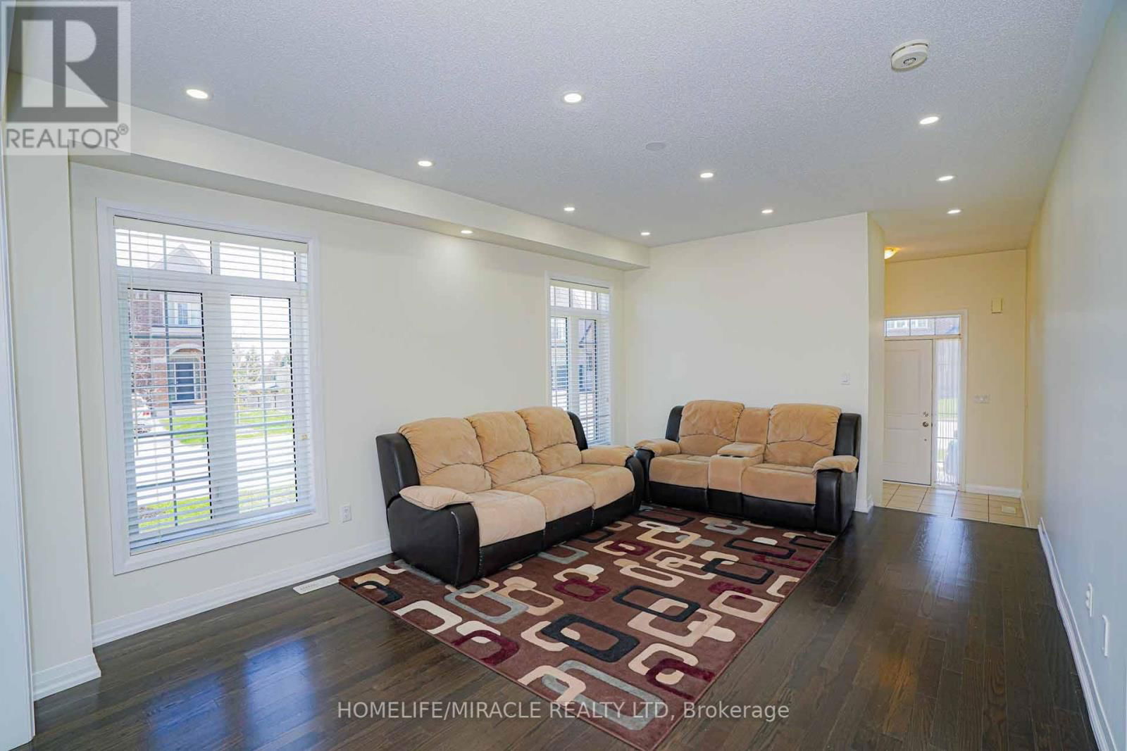 35 DREW BROWN BOULEVARD Image 12