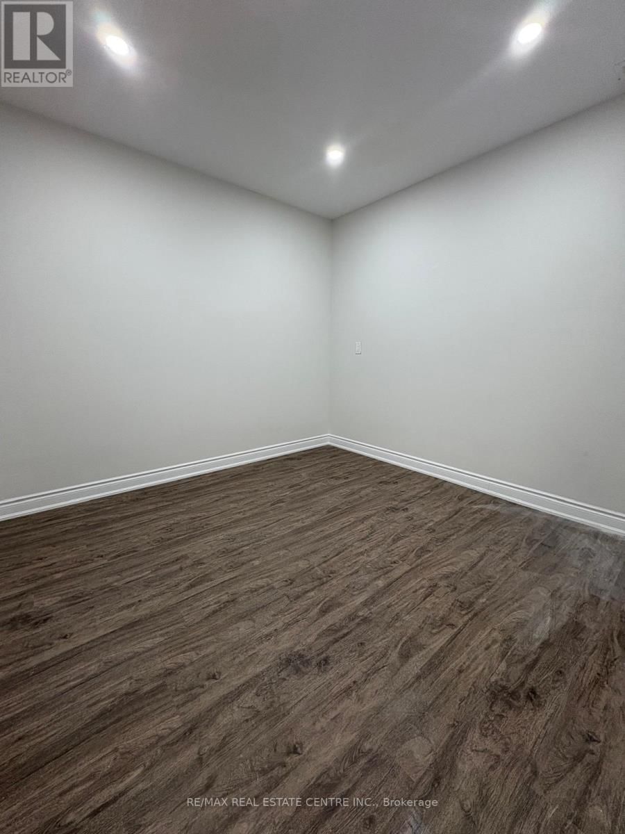 11 - 5151 TOMKEN ROAD Image 1