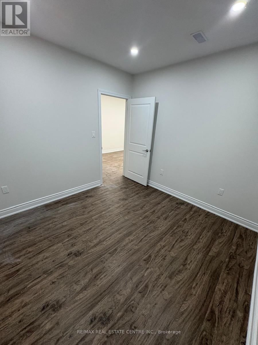 11 - 5151 TOMKEN ROAD Image 2