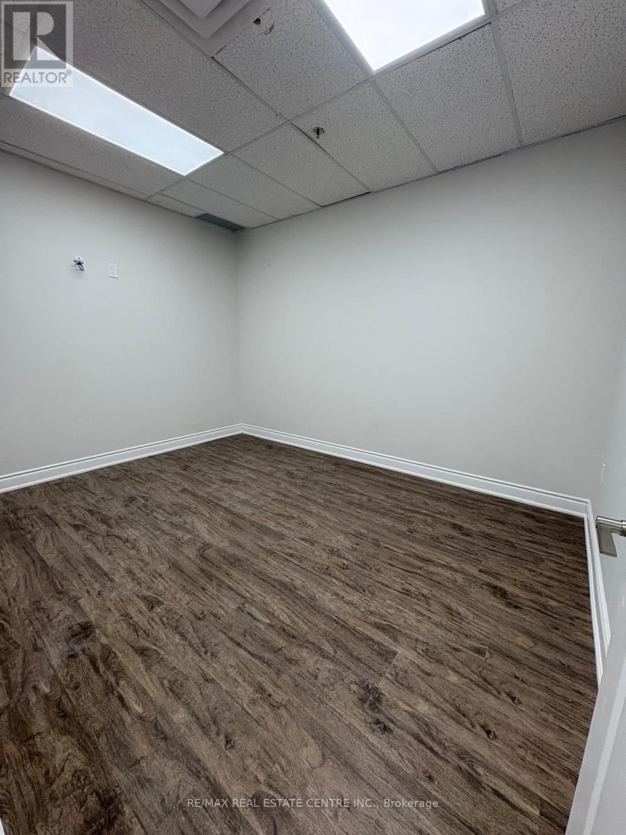 11 - 5151 TOMKEN ROAD Image 3