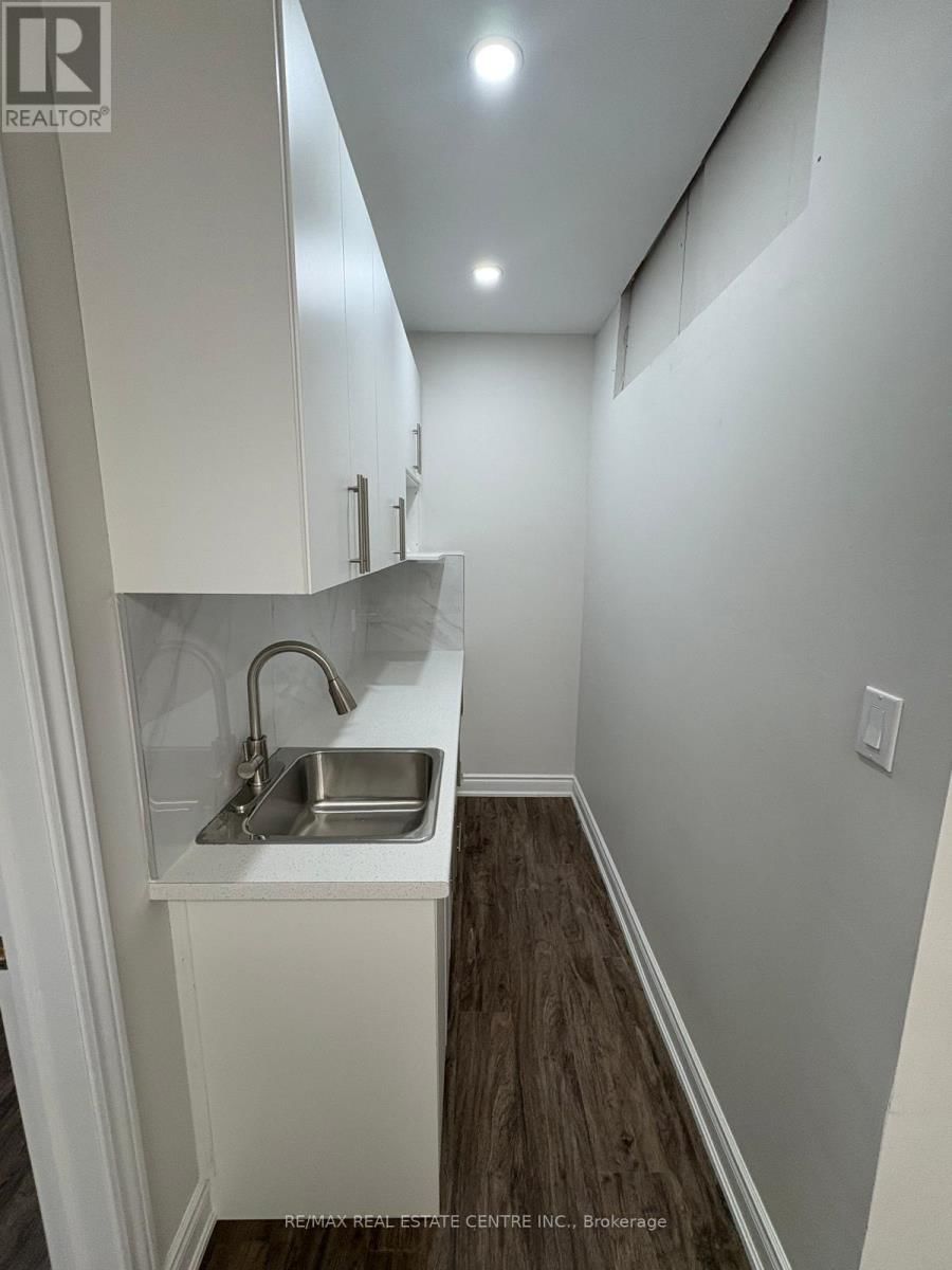 11 - 5151 TOMKEN ROAD Image 6