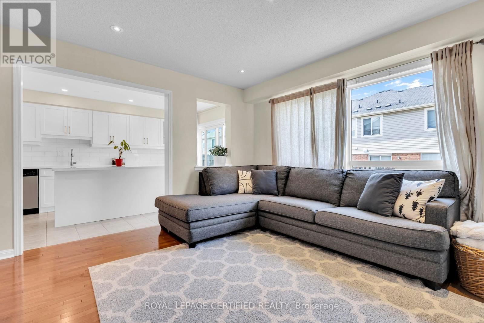 34 TAWNIE CRESCENT Image 14