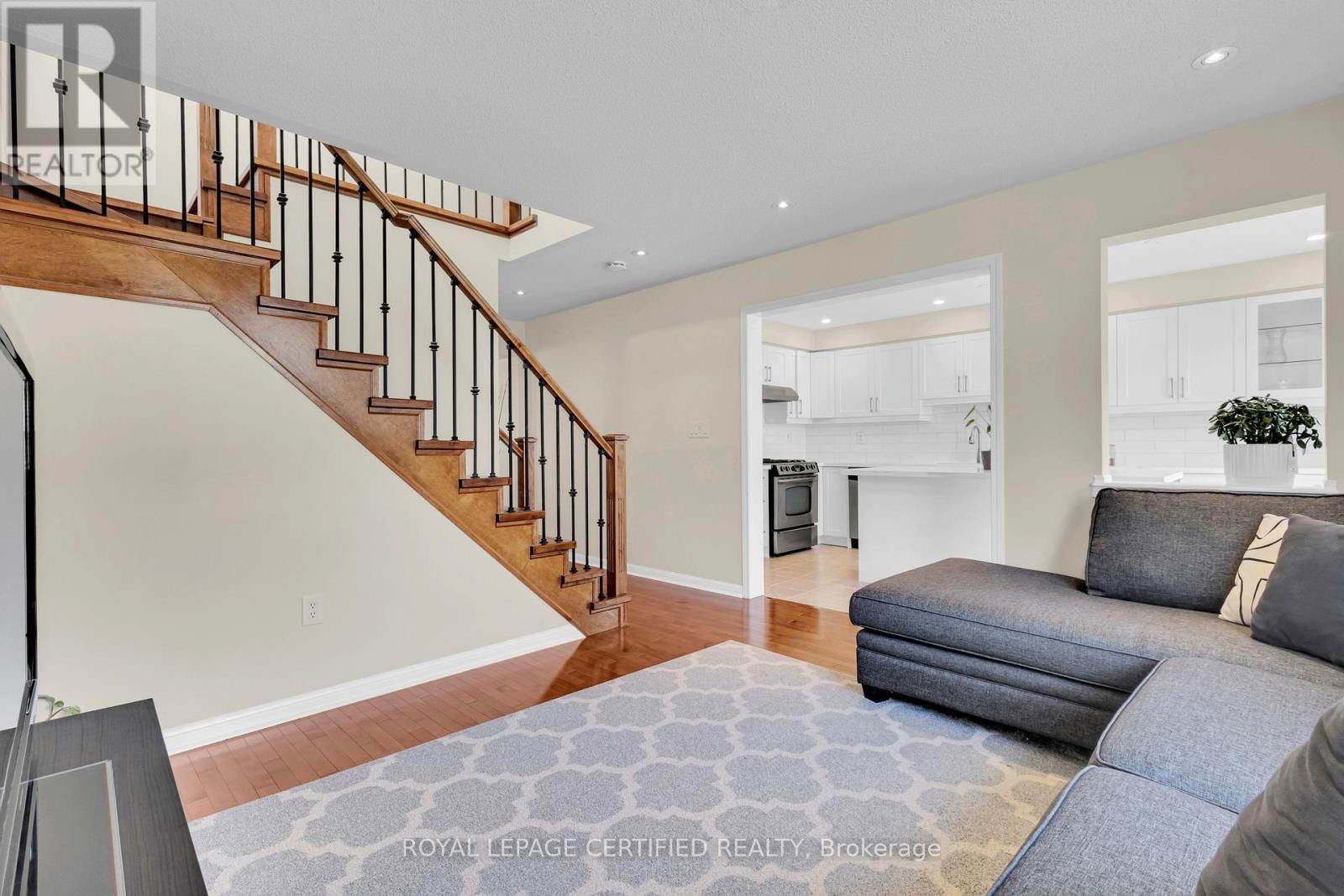 34 TAWNIE CRESCENT Image 15