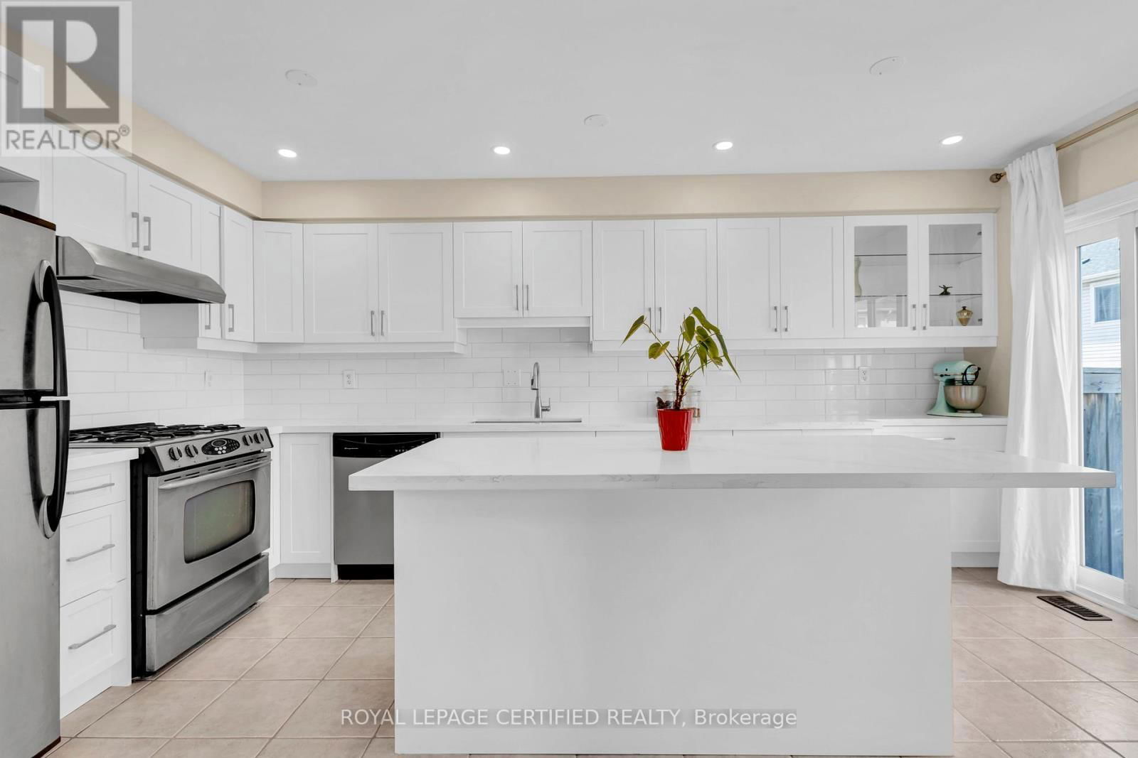 34 TAWNIE CRESCENT Image 16
