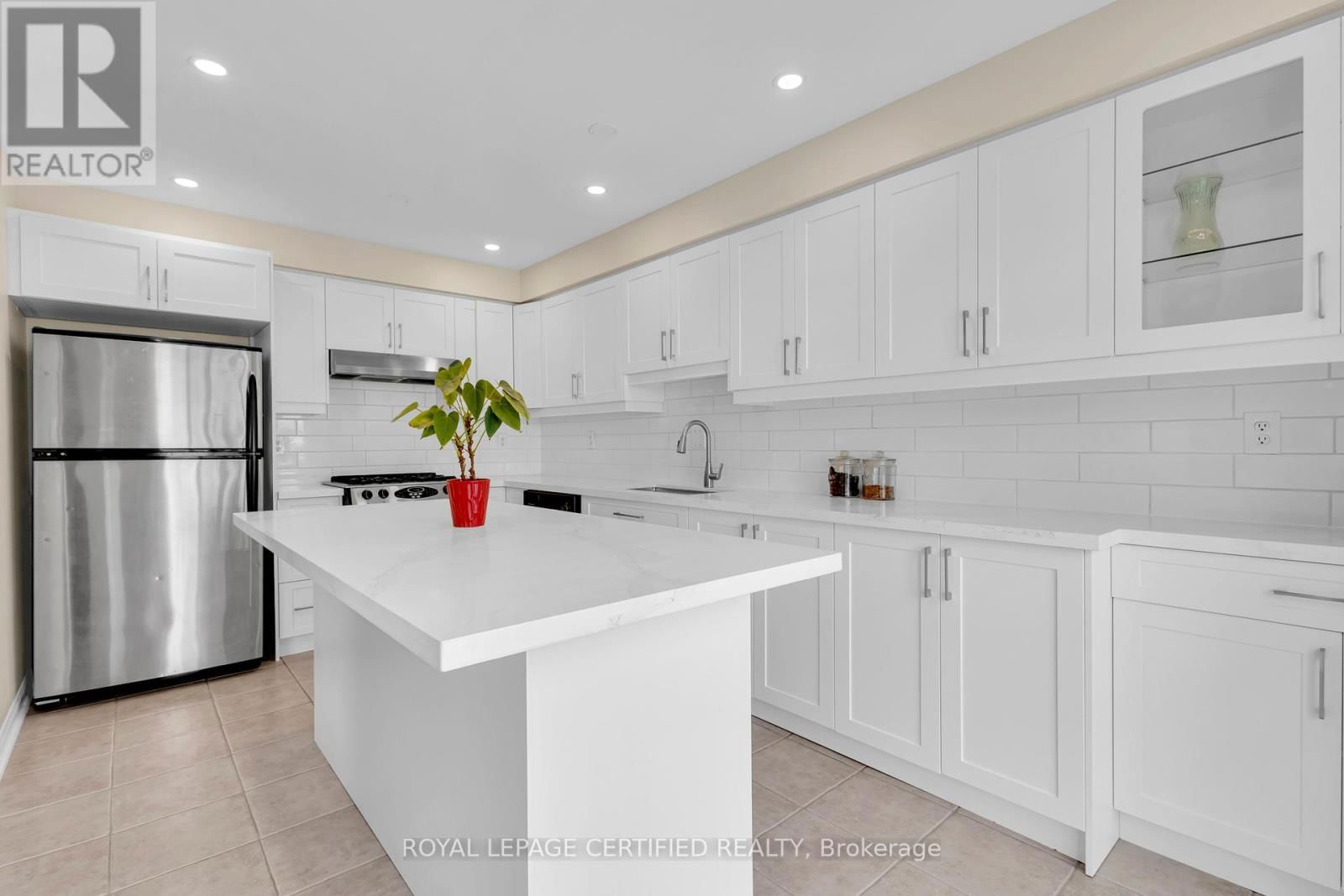 34 TAWNIE CRESCENT Image 17