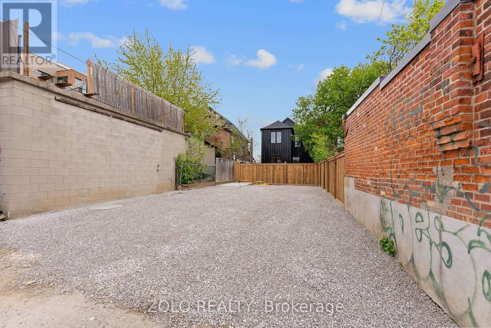 Upper - 1556 DAVENPORT ROAD Image 33