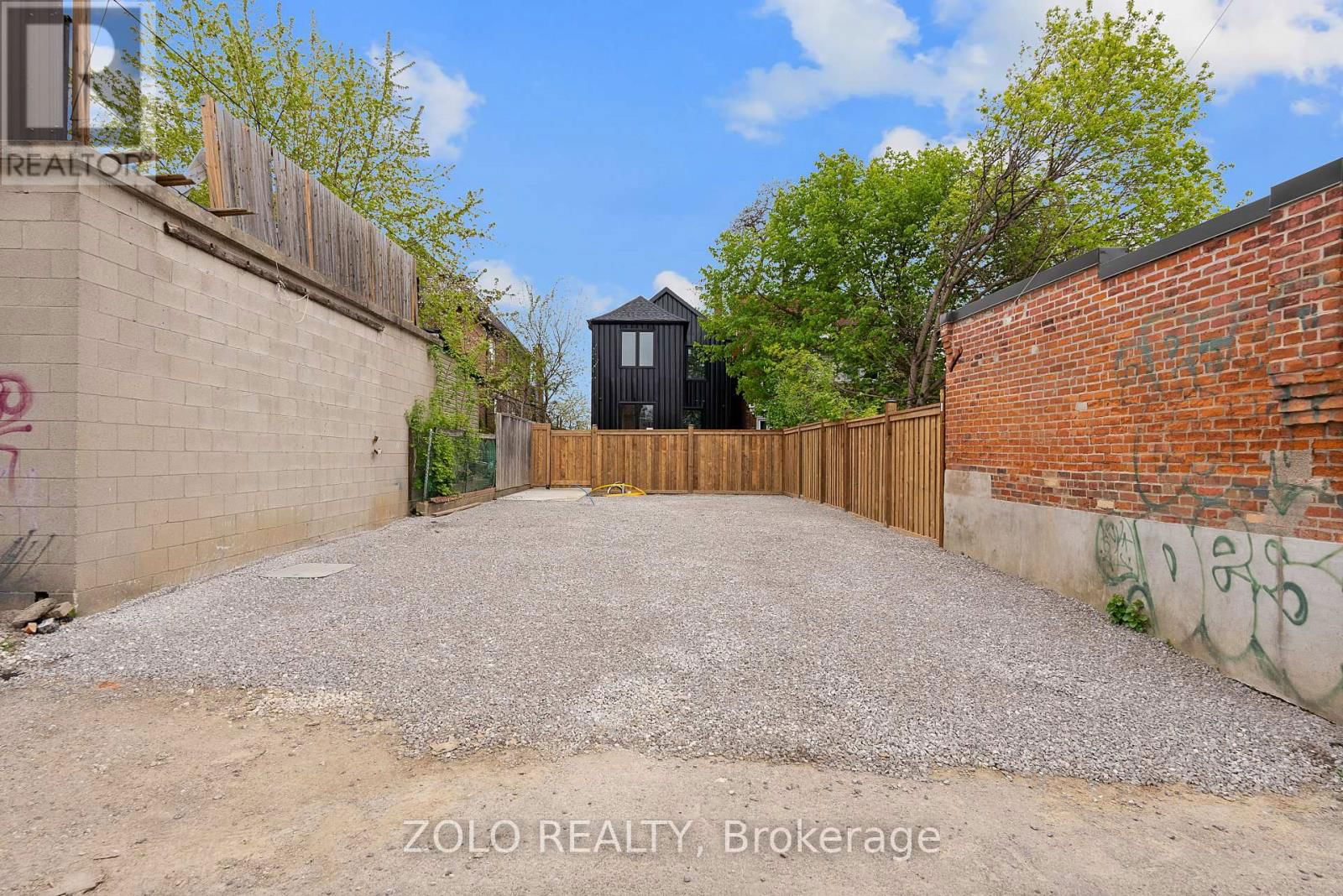 Upper - 1556 DAVENPORT ROAD Image 34