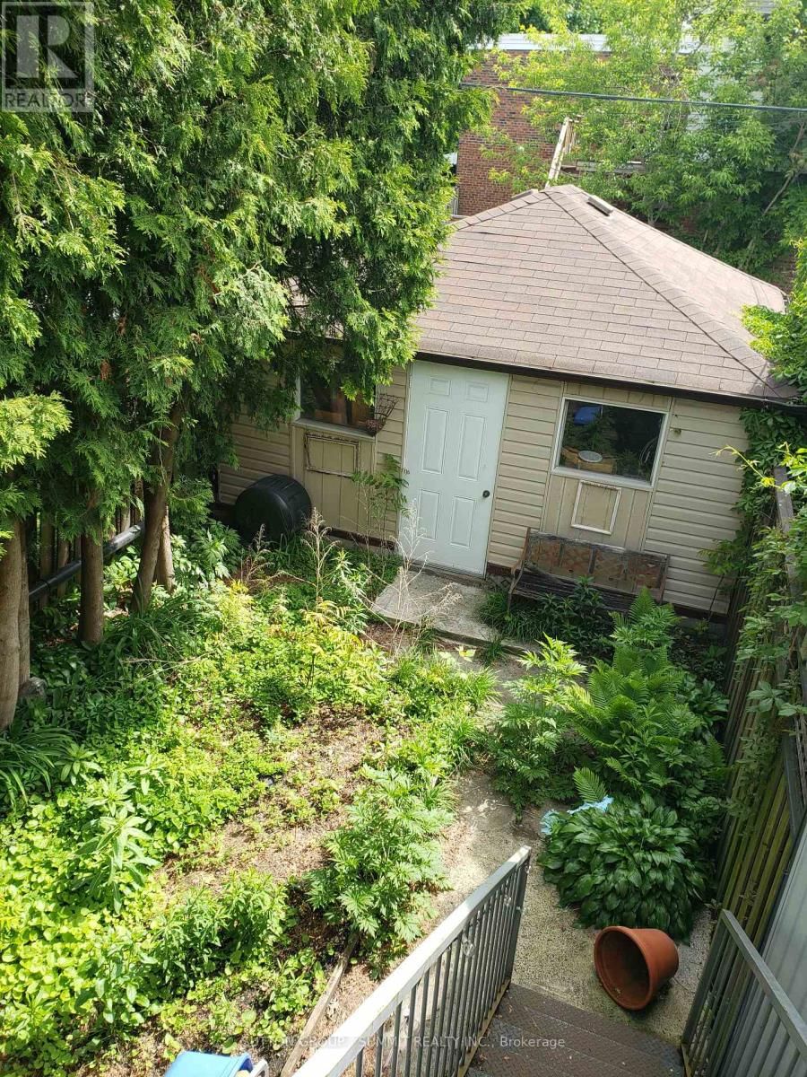 281 RONCESVALLES AVENUE EAST Image 17