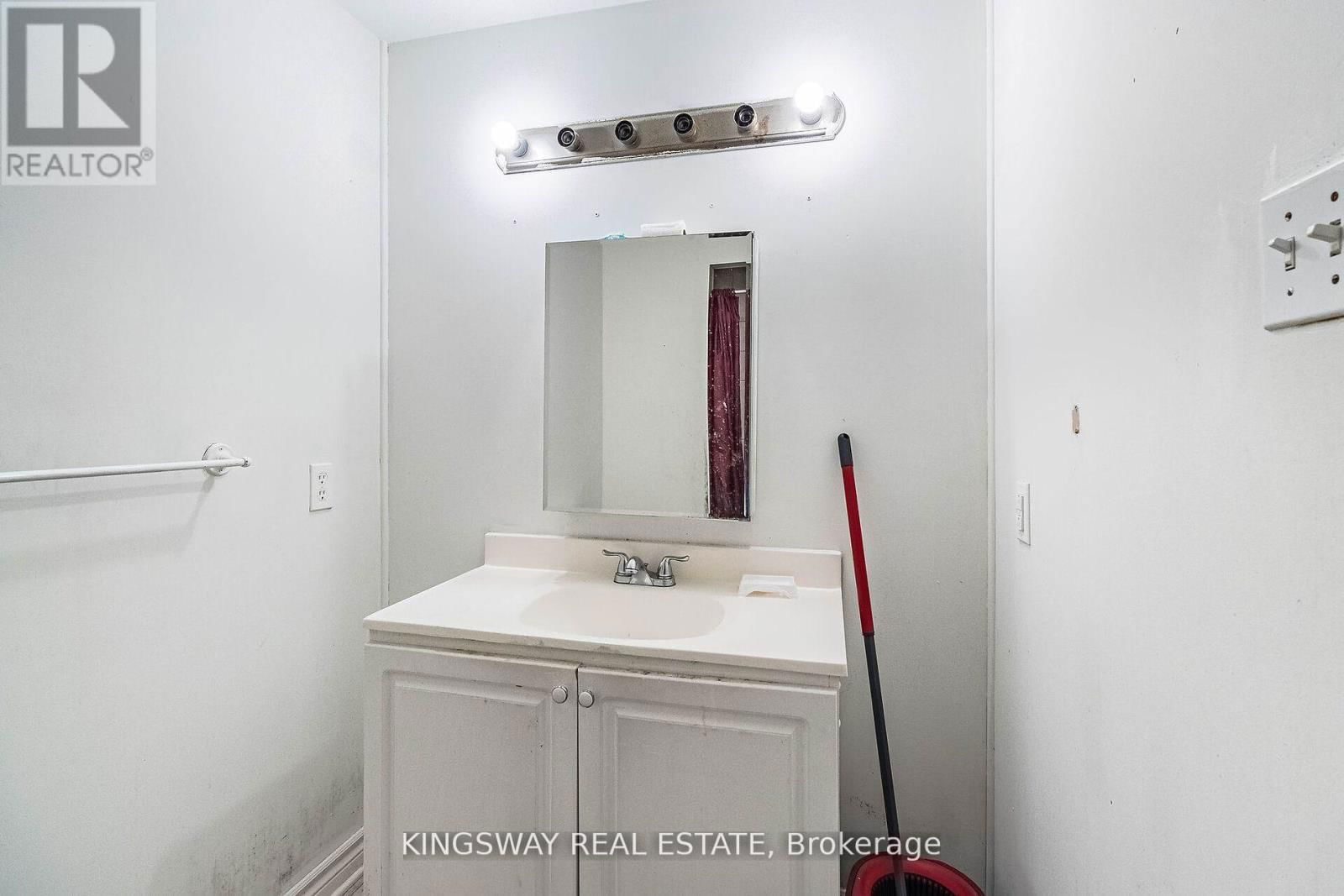 58 LEAGATE STREET Image 35