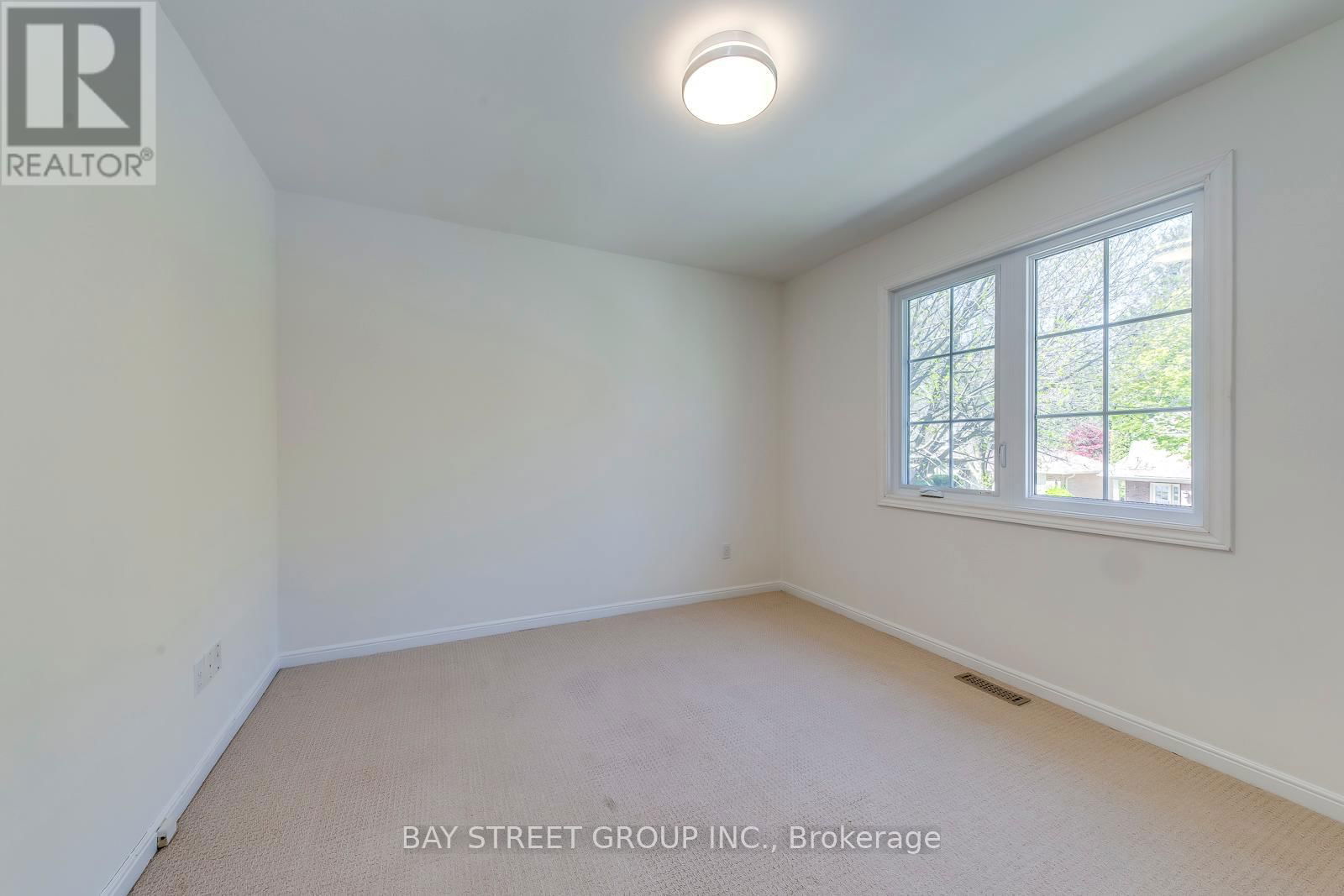 130 ALL SAINTS CRESCENT Image 31