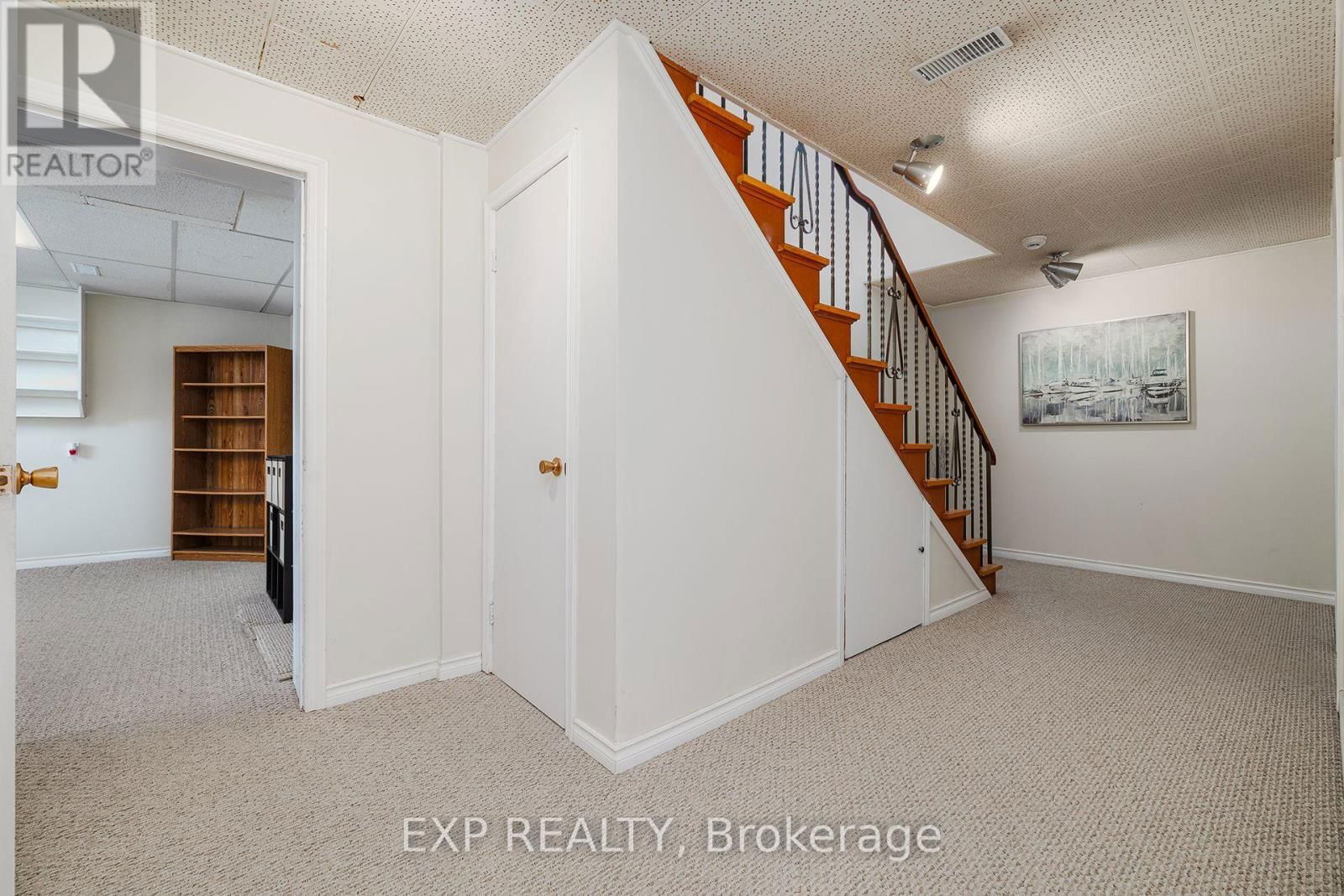 69 PETTIT DRIVE Image 24