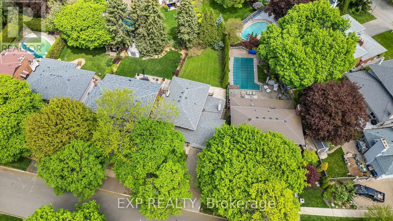 69 PETTIT DRIVE Image 32
